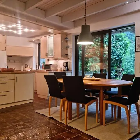 Grosszuegiges Ferienhaus Im Gruenen Ferienhaus