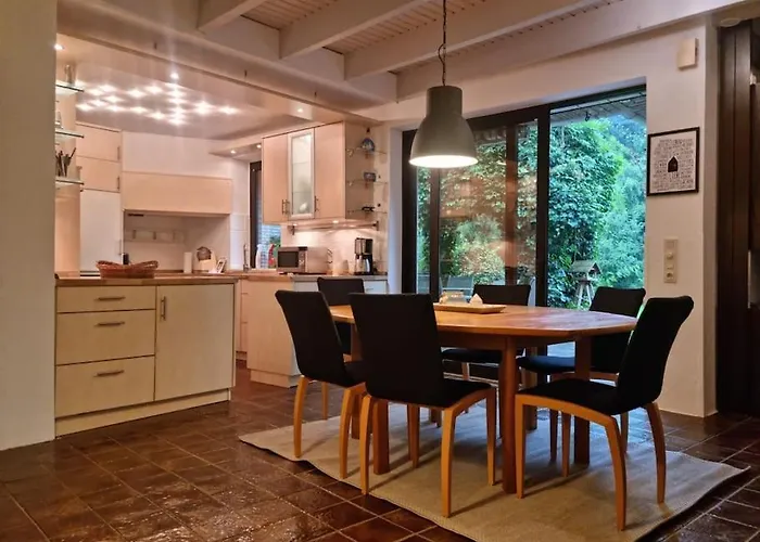 Grosszuegiges Ferienhaus Im Gruenen Nyaraló