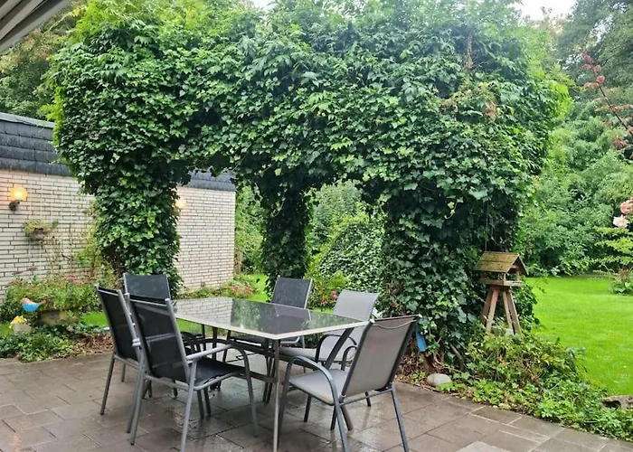 Grosszuegiges Ferienhaus Im Gruenen Nyaraló *